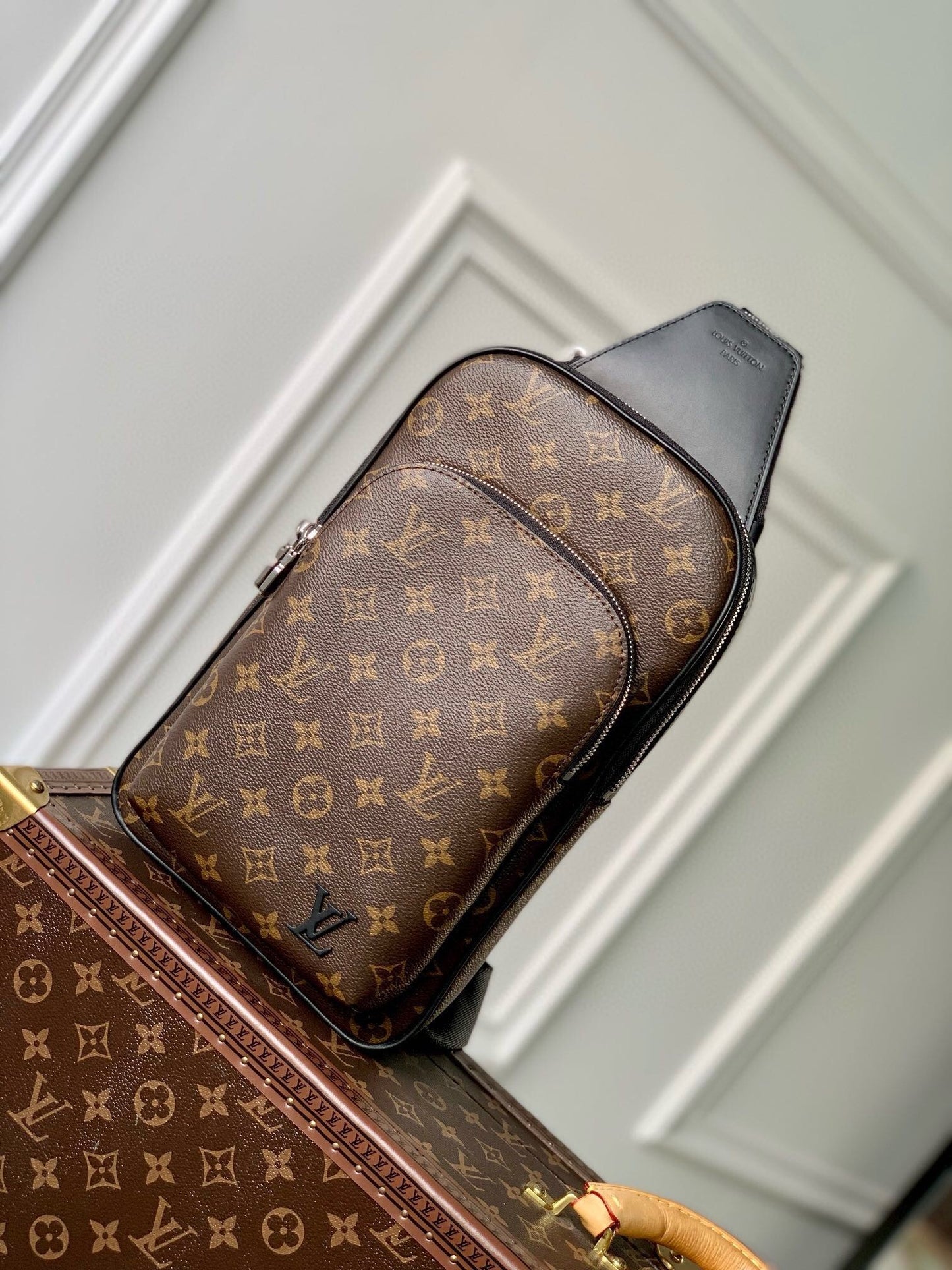 Louis Vuitton Avenue Slingbag