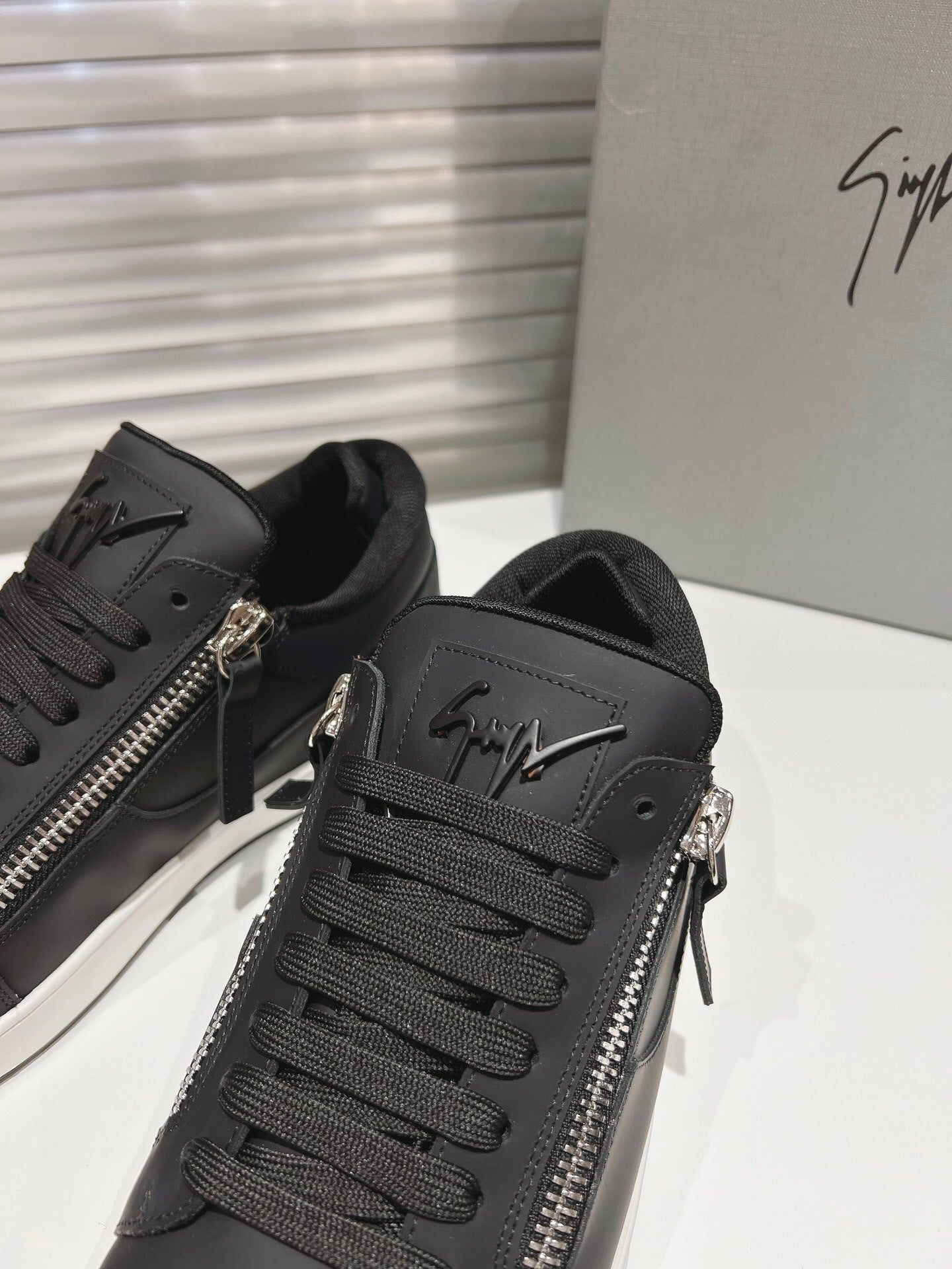 Giuseppe Zanotti GZ94 "Black"