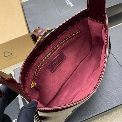 Saint Laurent le 5 à 7 Bag in Patent Leather