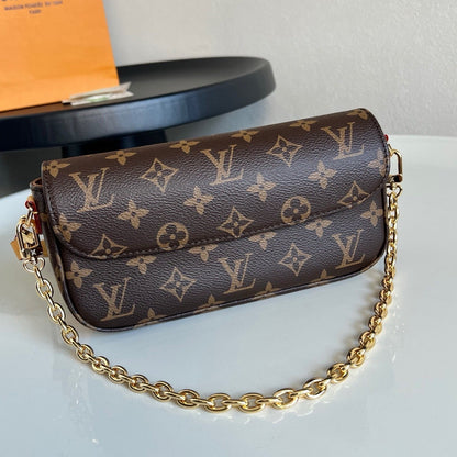 Louis Vuitton Wallet On Chain Ivy "Monogram"