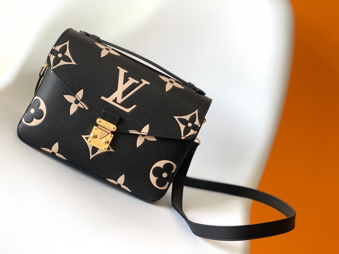 Louis Vuitton Pochette Métis