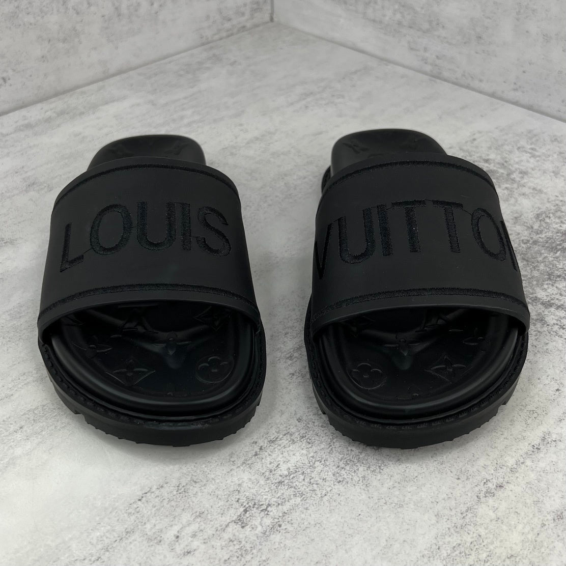 Louis Vuitton Slides "Black"