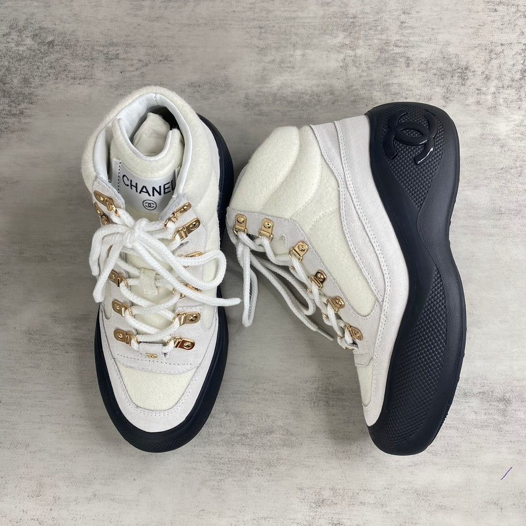 Chanel Snow Boots "White-Black Suede"