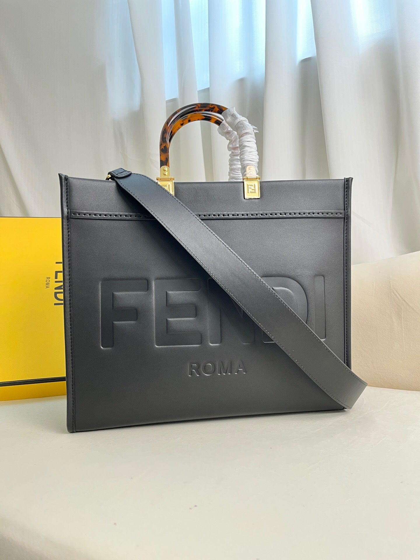 Fendi Sunshine Medium Leather Shopper