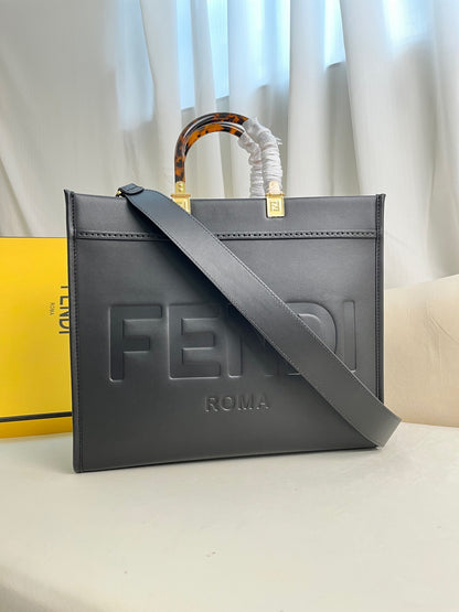 Fendi Sunshine Medium Leather Shopper