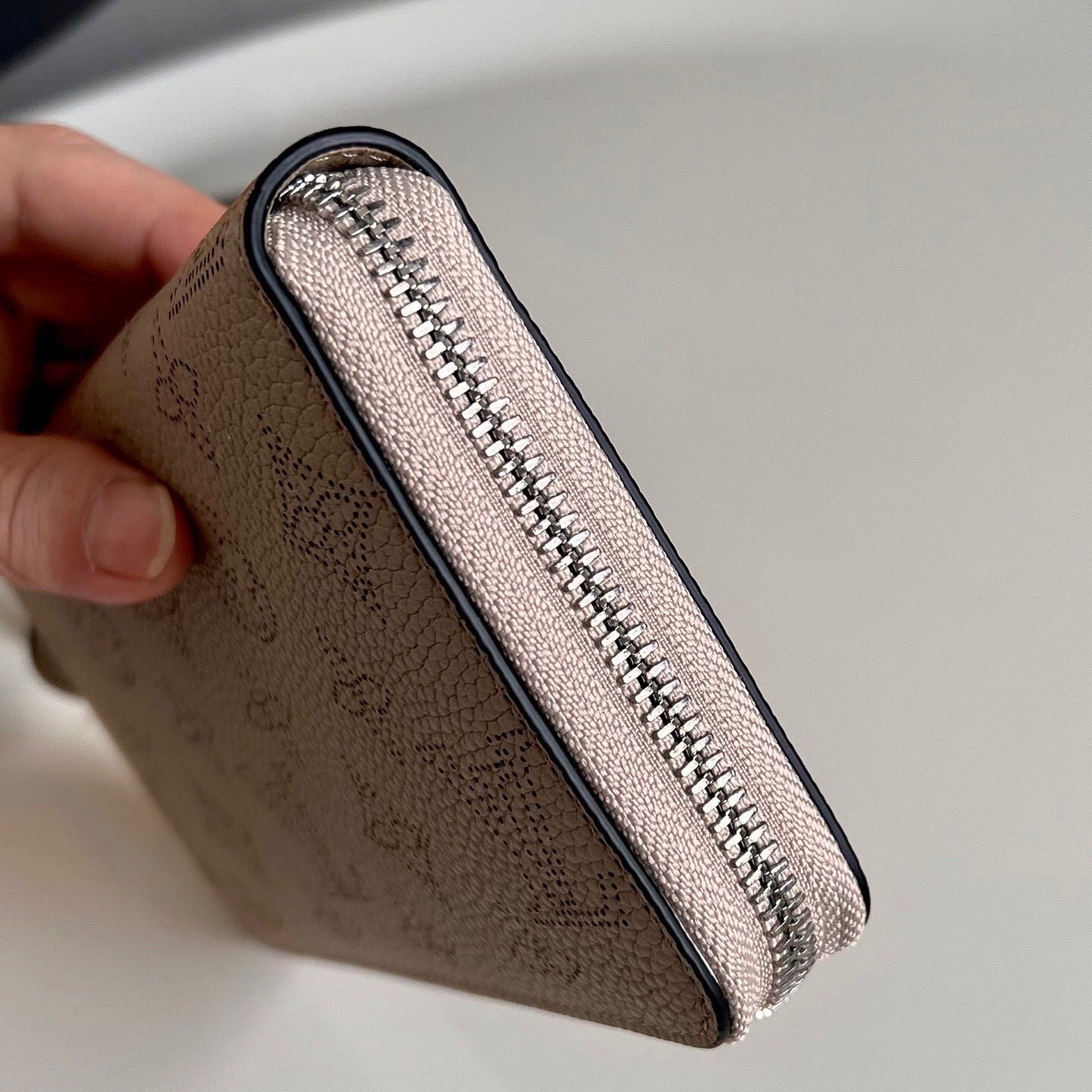 Louis Vuitton Zippy Wallet "Mahina Leather"