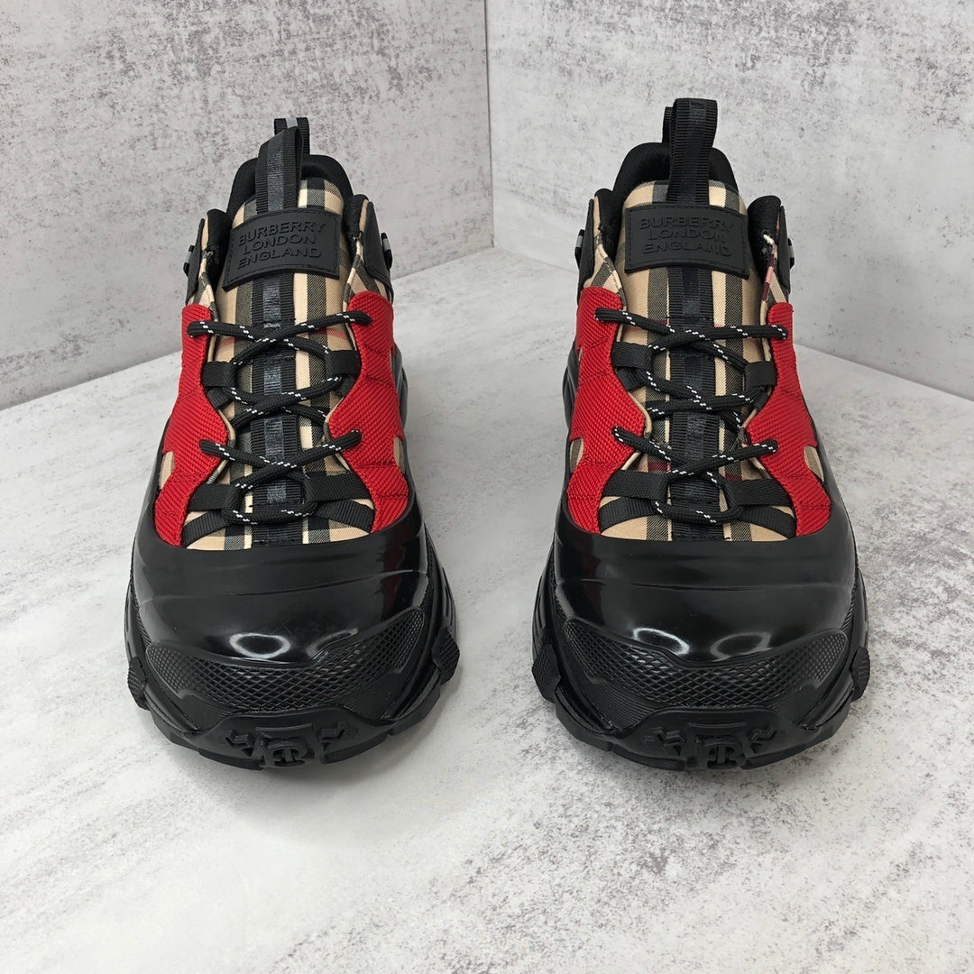 Burberry Arthur "Black-Red"