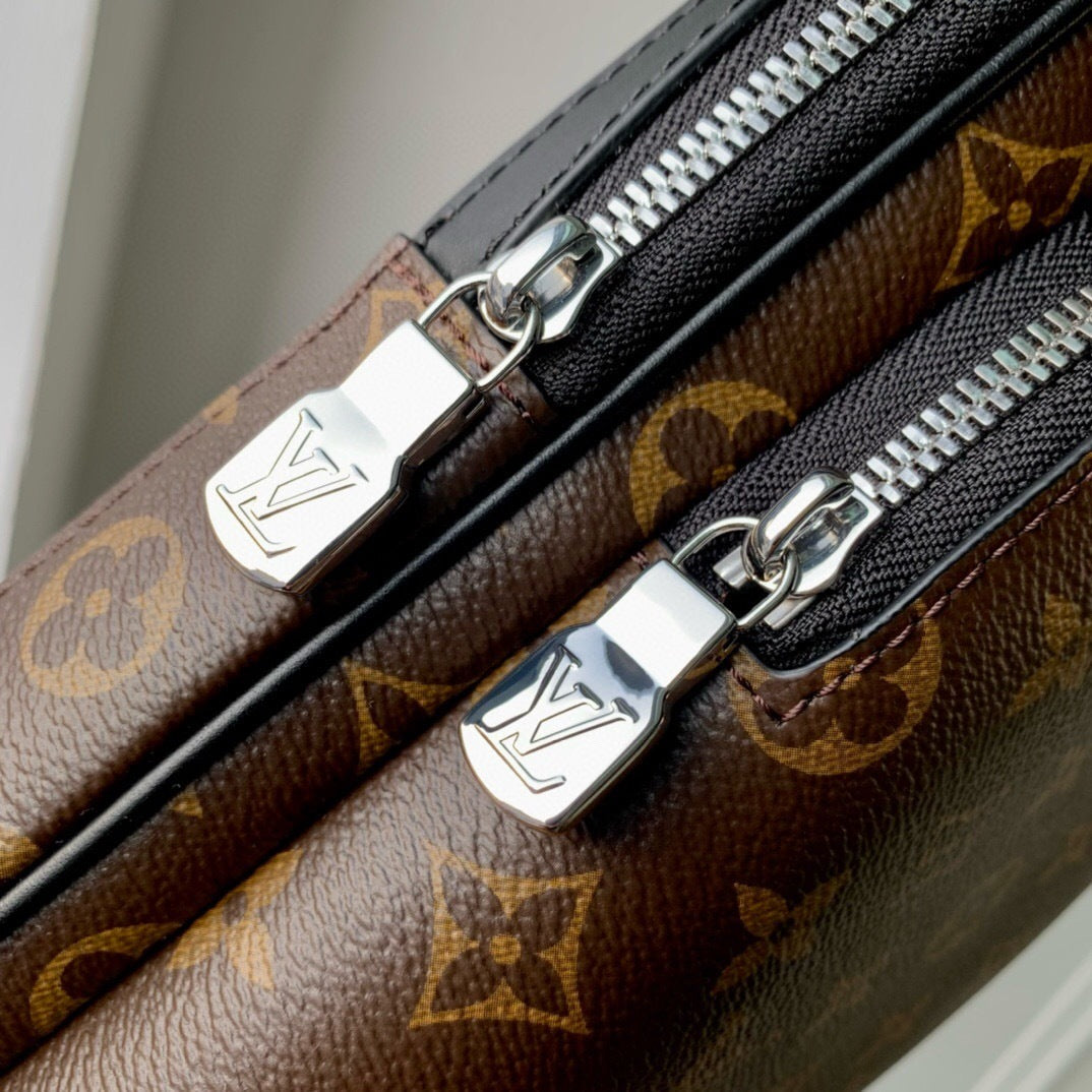Louis Vuitton Avenue Slingbag