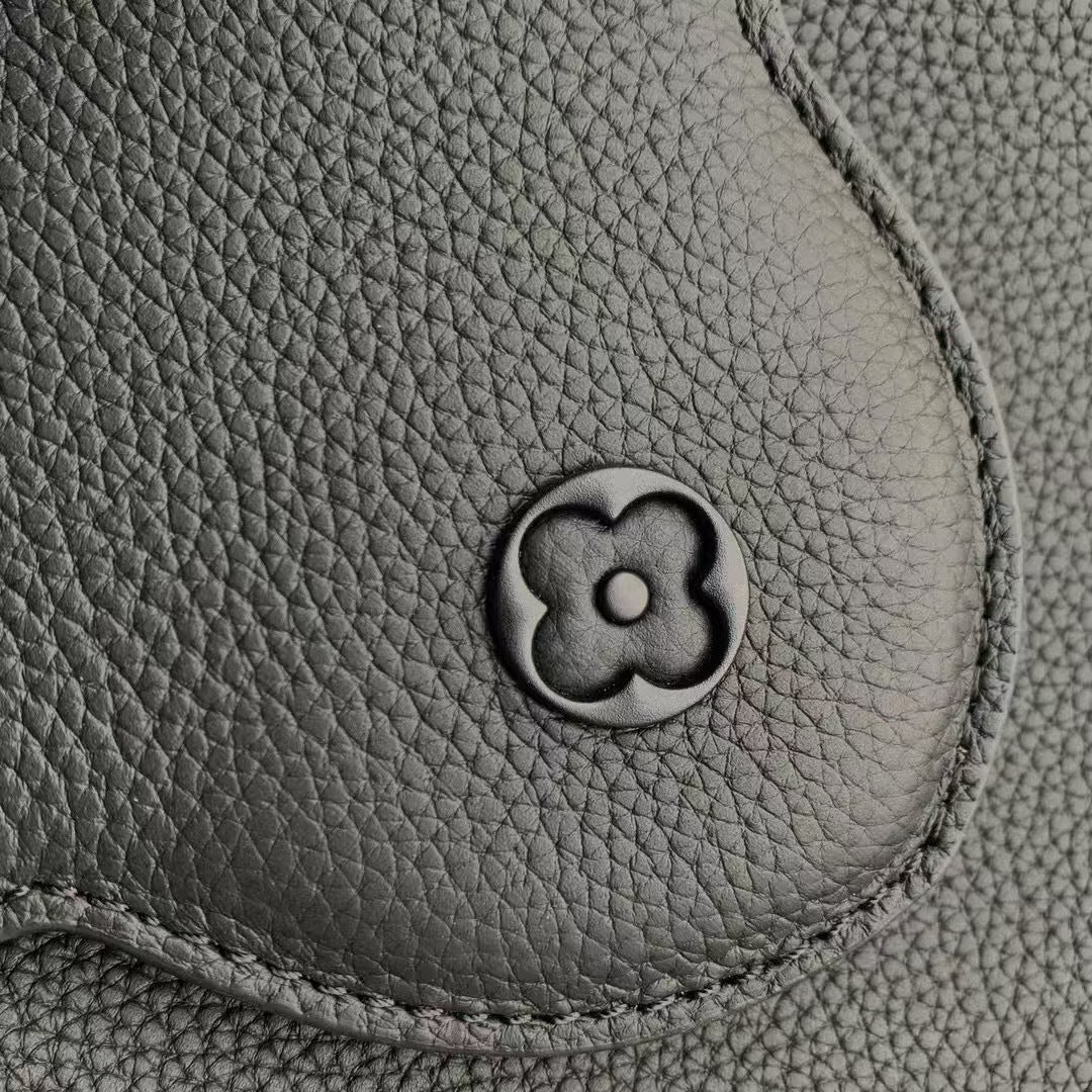 Louis Vuitton Capucines BB