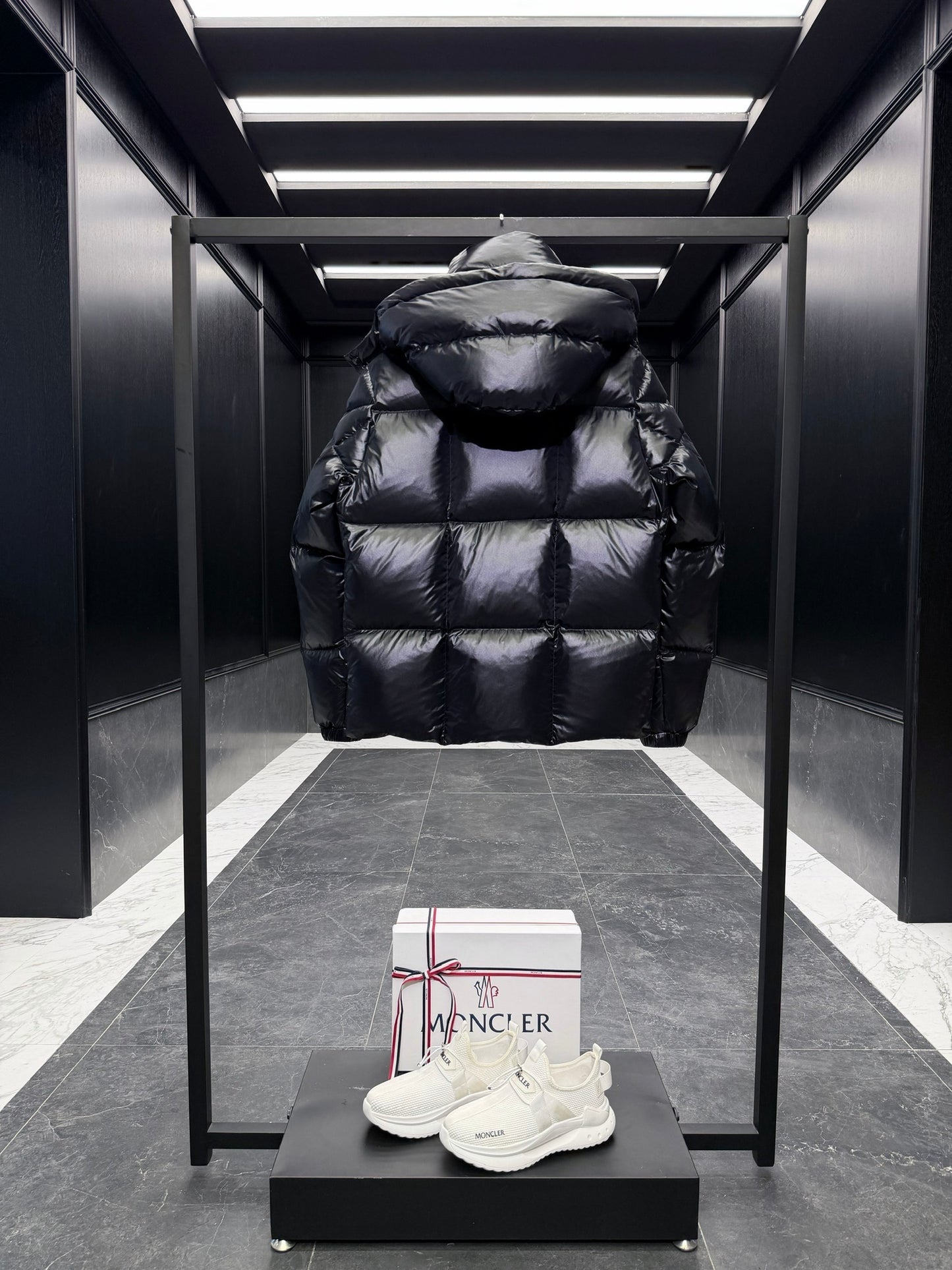 Moncler Parana Hooded Short Down Jacket "Black"