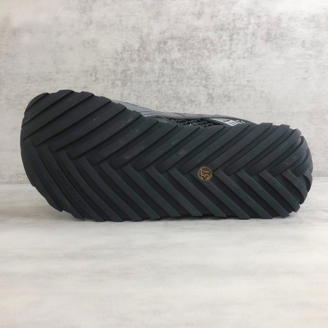 Bottega Veneta Orbit "Black"