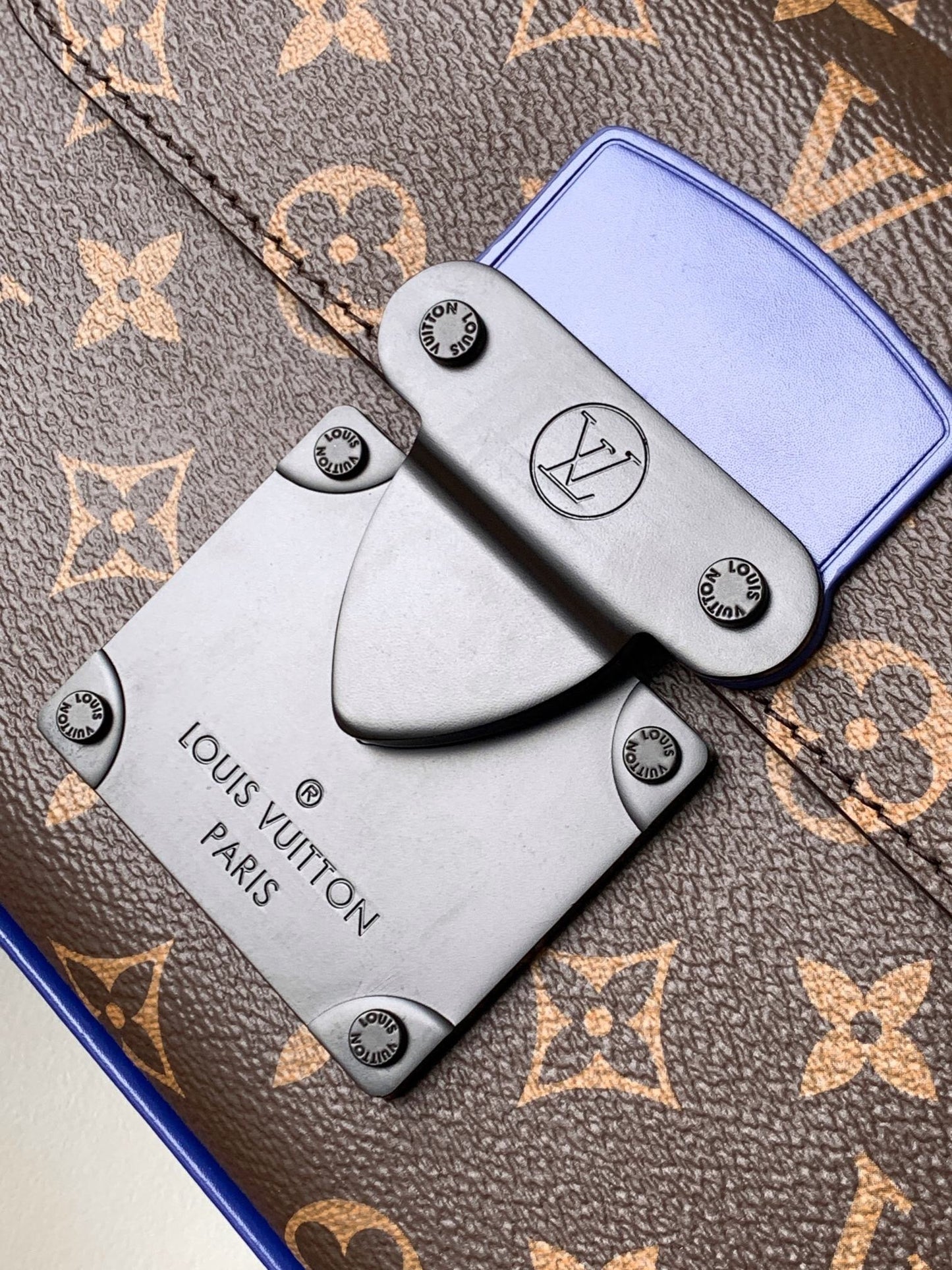 Louis Vuitton S Lock Messenger