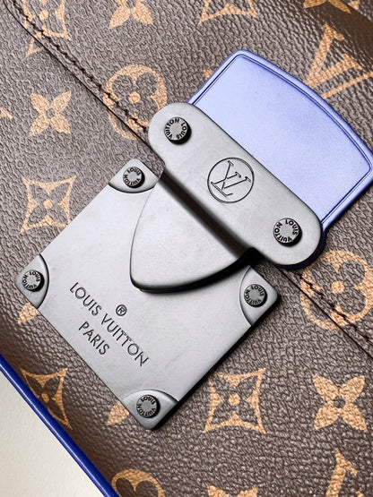 Louis Vuitton S Lock Messenger