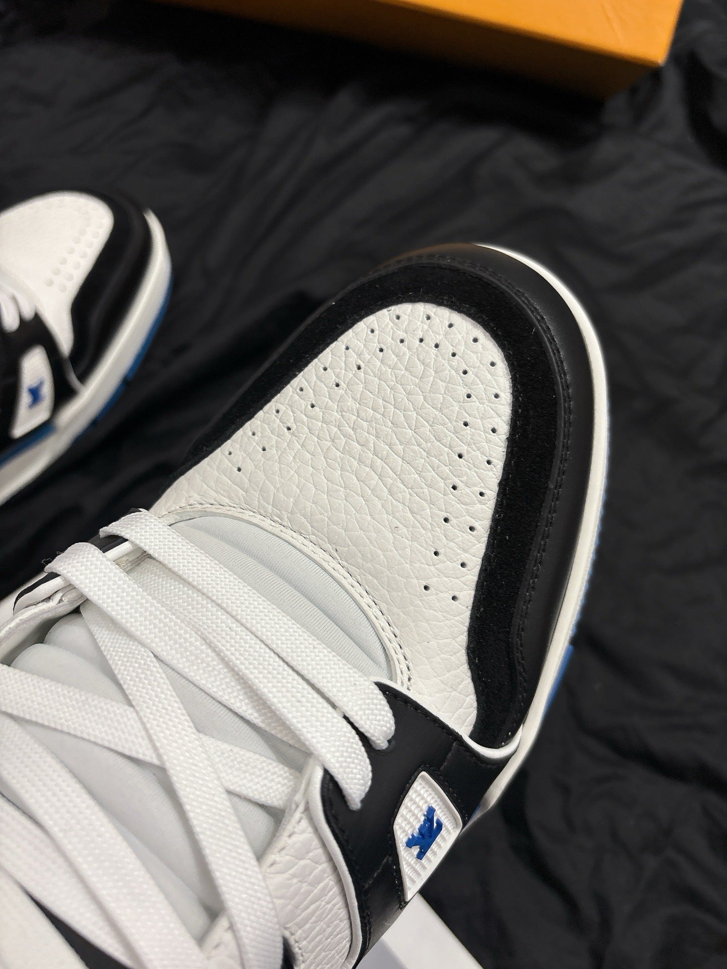 Louis Vuitton LV Trainers "White-Black-Blue"