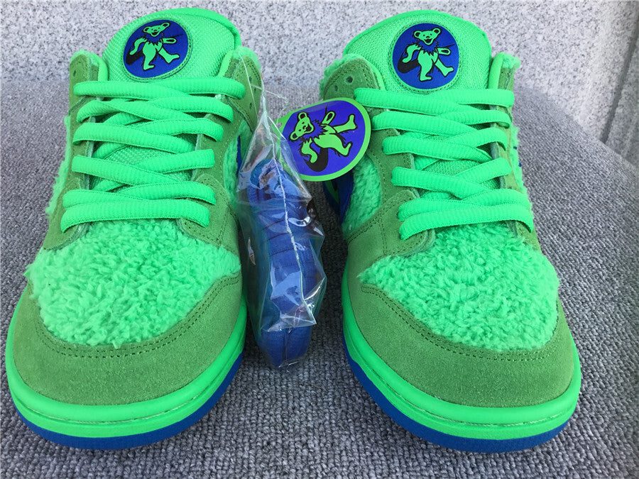 Grateful Dead x Nike SB Dunk Low "Green Bear"