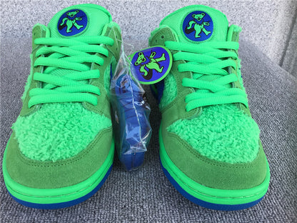 Grateful Dead x Nike SB Dunk Low "Green Bear"