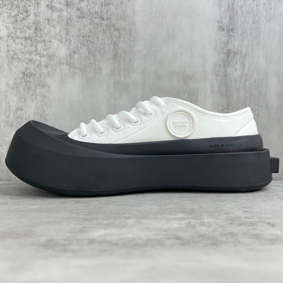 Bottega Veneta Jumbo "White-Black"