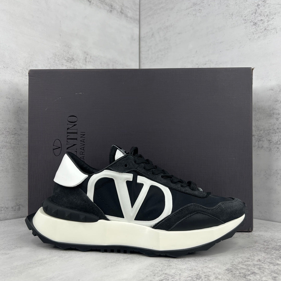 Valentino Garavani Netrunner "Black-White"