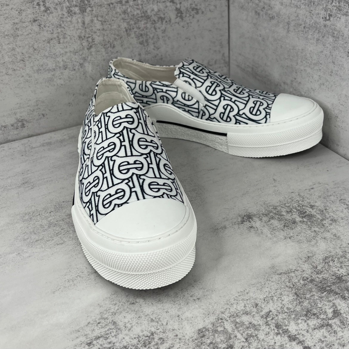 Burberry Slip-On "White-Black Monogram"