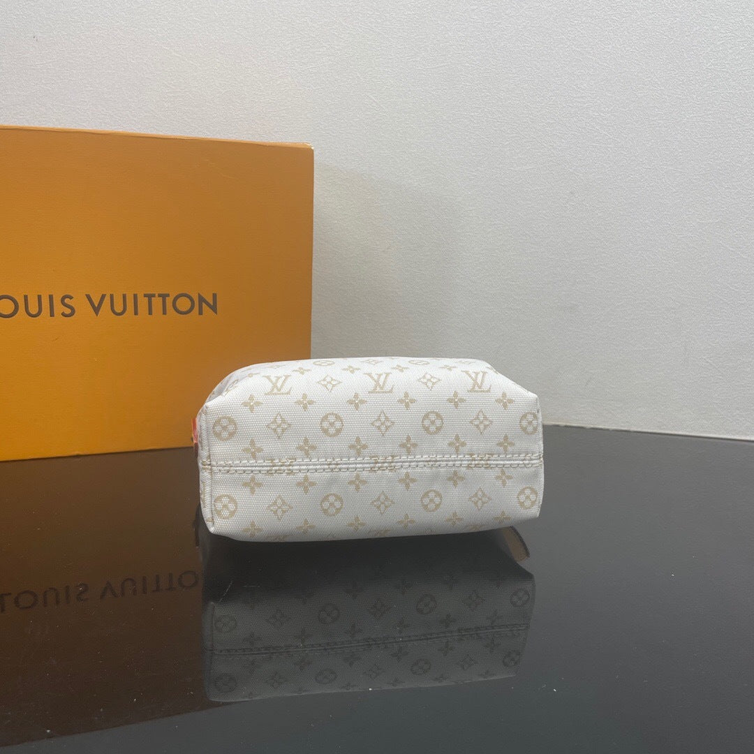 Louis Vuitton Hills Pochette