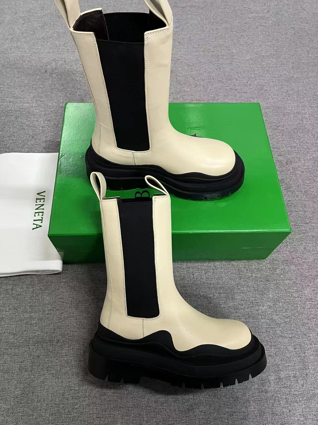 Bottega Veneta Tire Chelsea Boots "Beige-Black"