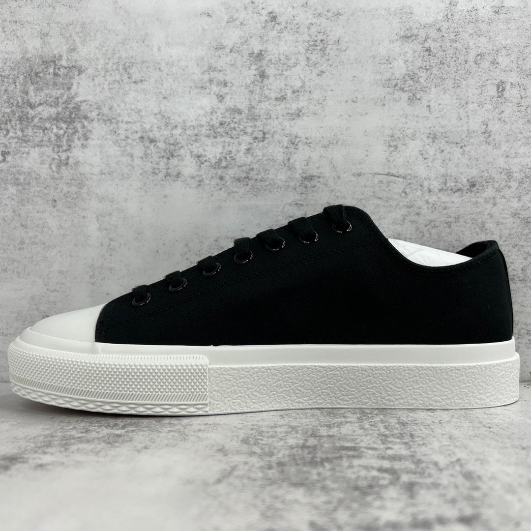Burberry Larkhall "Black-White"
