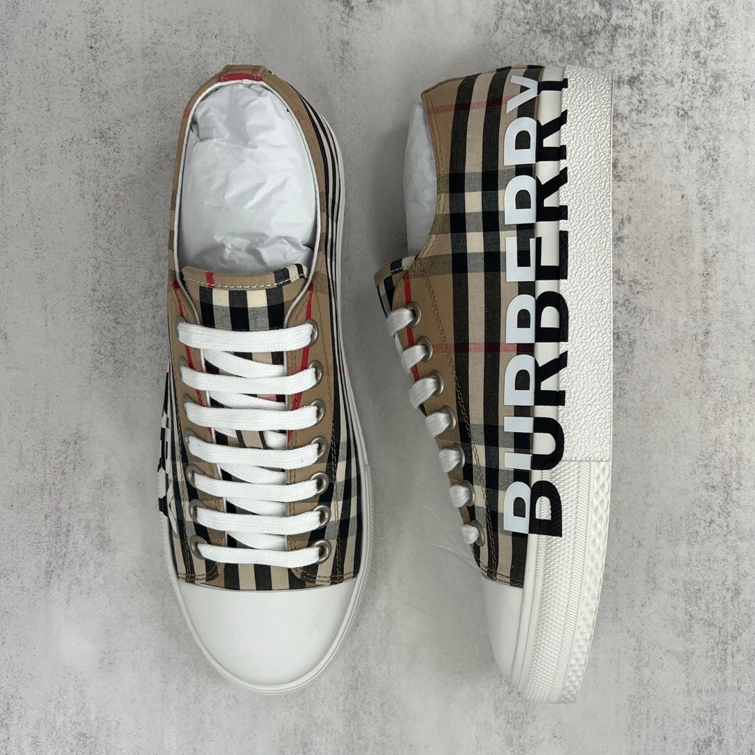 Burberry Larkhall "Beige"