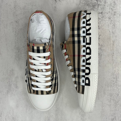 Burberry Larkhall "Beige"