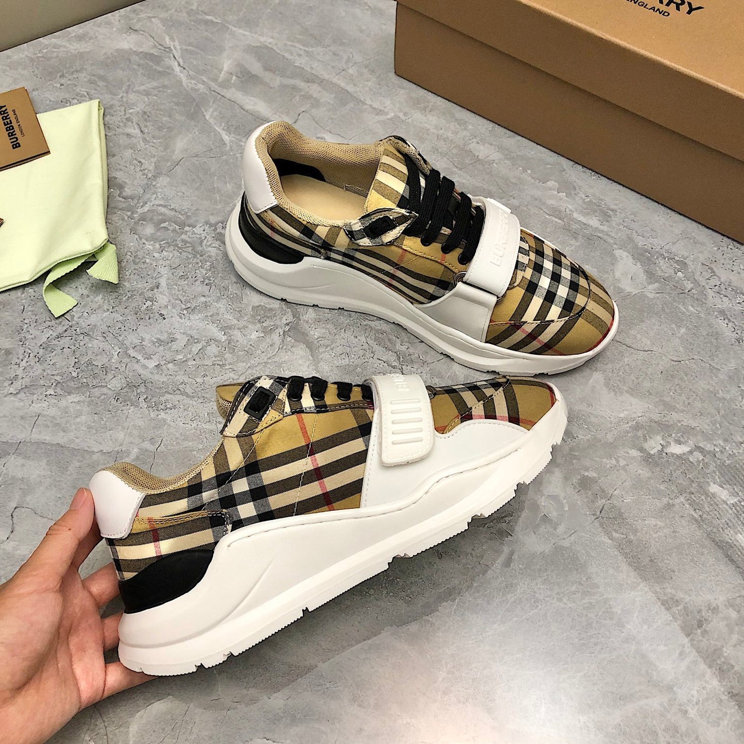 Burberry Ramsey "Beige-White"