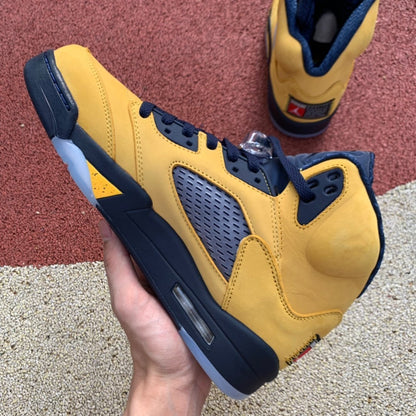 Air Jordan 5 Retro SE "Michigan"