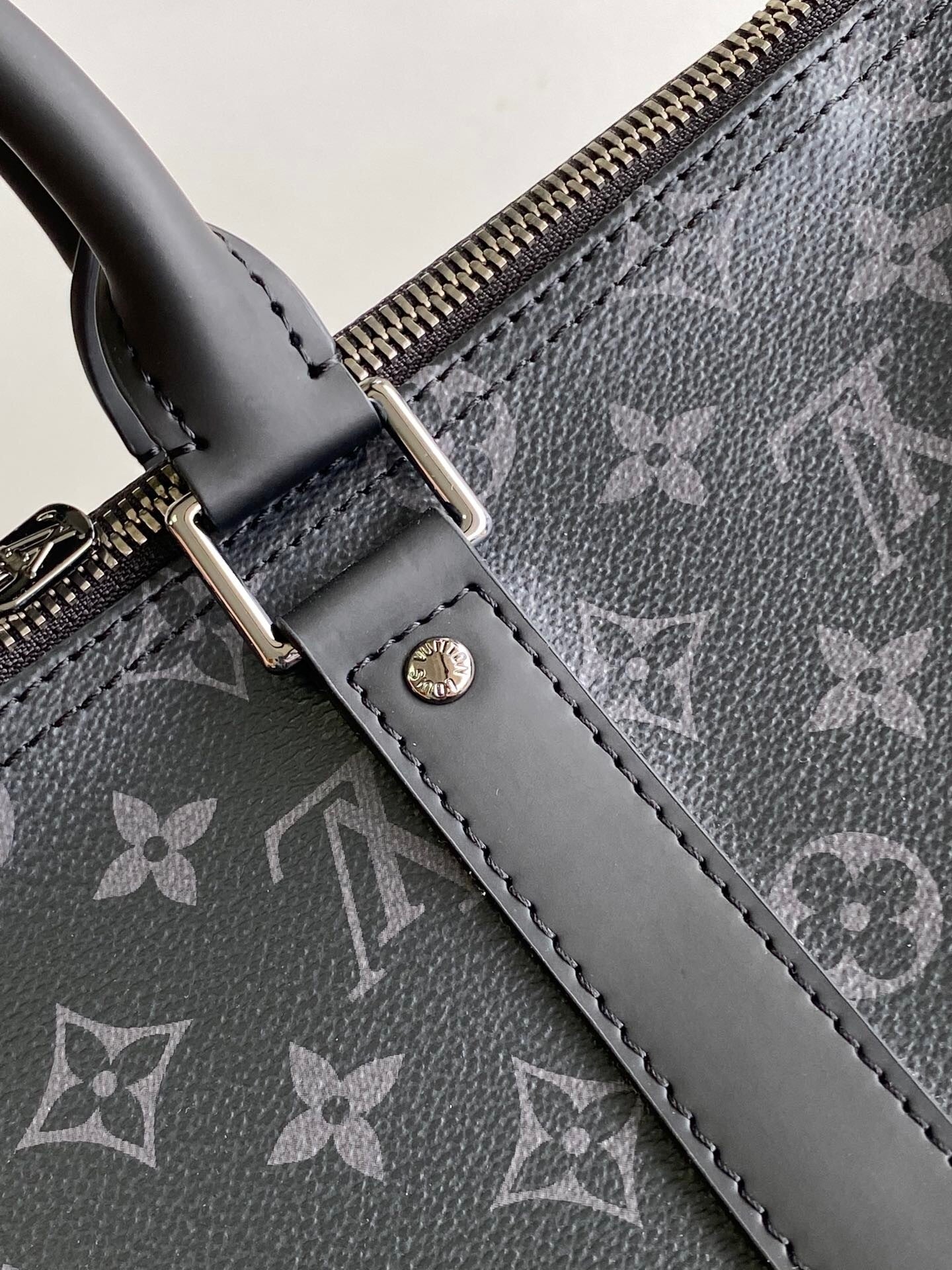 Louis Vuitton Keepall Bandoulière 55 Duffel Bag