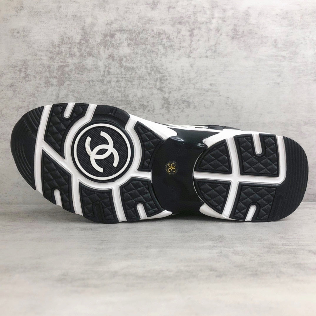 Chanel Interlocking CC "White-Black"