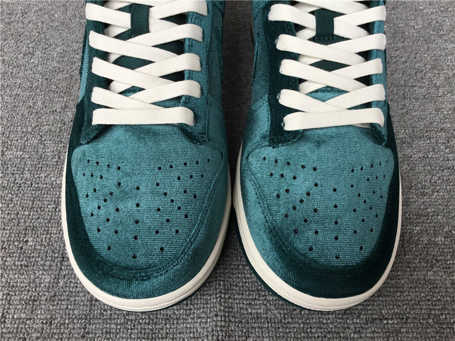 Nike Dunk Low "Atomic Teal"