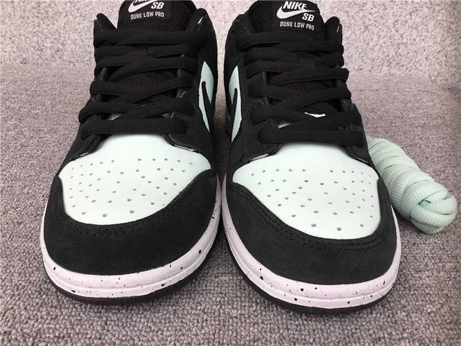 Nike SB Dunk Low "Barely Green"
