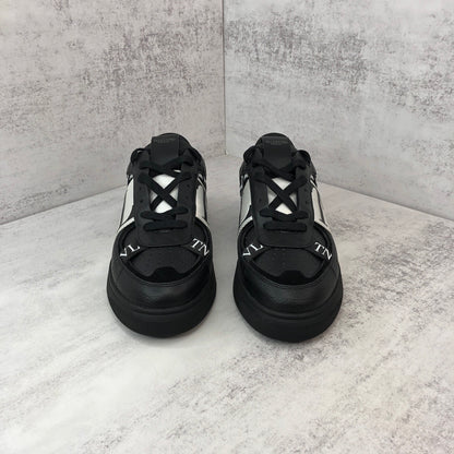 Valentino Garavani VL7N "Black-White"