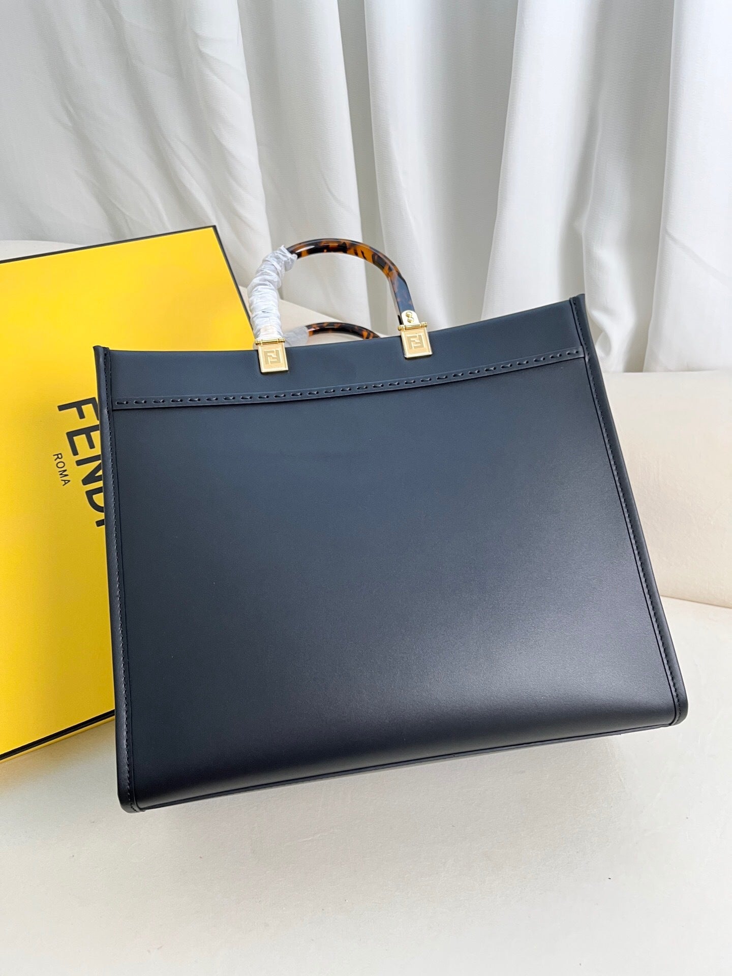 Fendi Sunshine Medium Leather Shopper