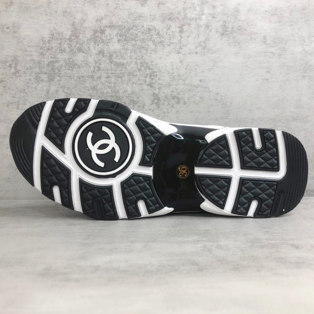 Chanel Interlocking CC "Black-White"