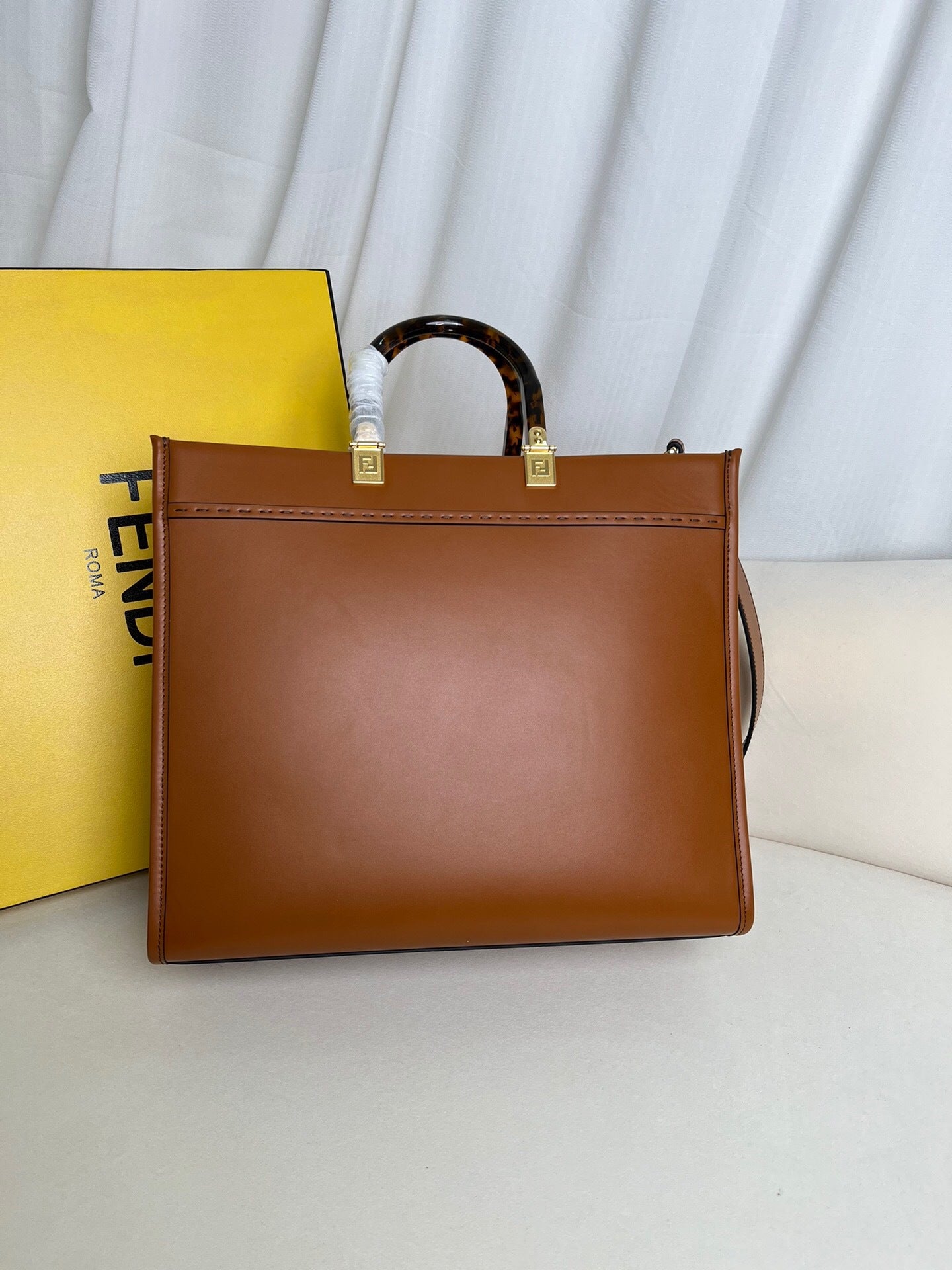 Fendi Sunshine Medium Leather Shopper