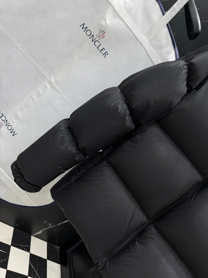 Moncler Chinon Square-Quilted Short Down Jacket "Black"