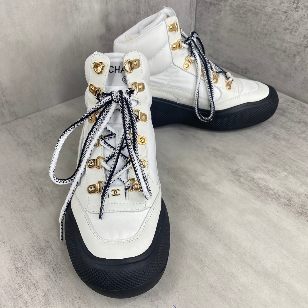 Chanel Snow Boots "White-Black"