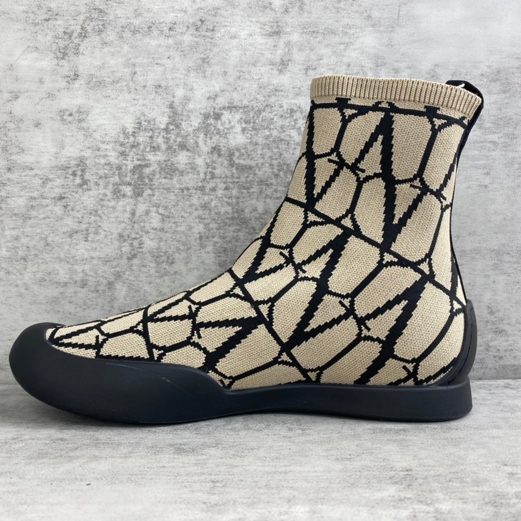 Valentino Garavani Cityshore "Beige-Black Monogram"