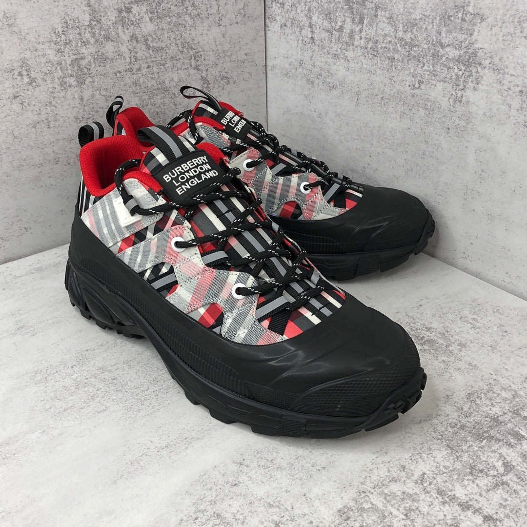 Burberry Arthur "Black-Red-White"