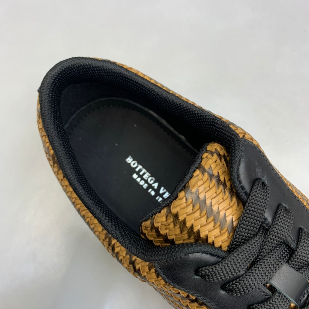 Bottega Veneta Intrecciato "Beige-Black"