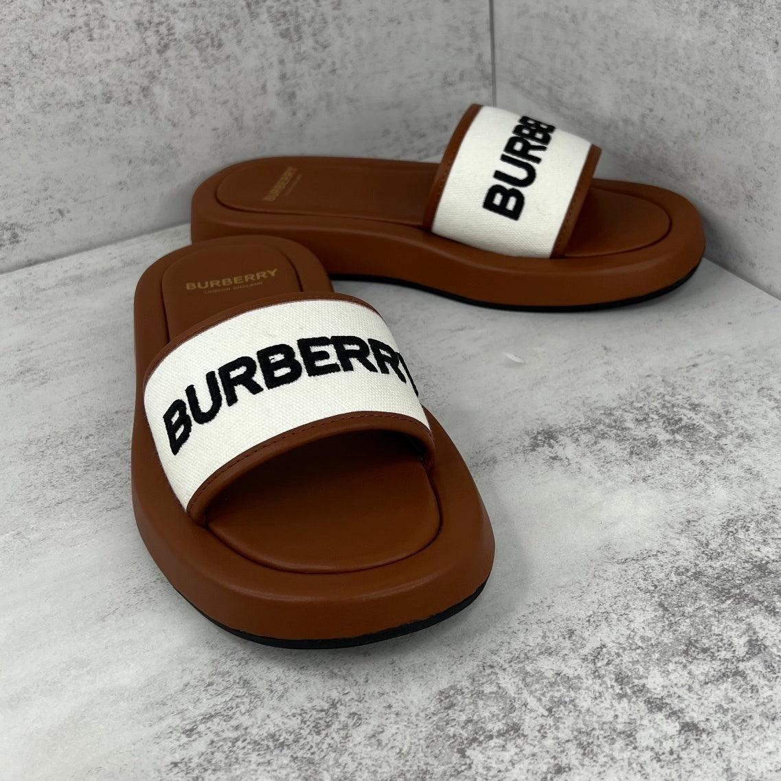 Burberry Slides "Brown-White-Black"