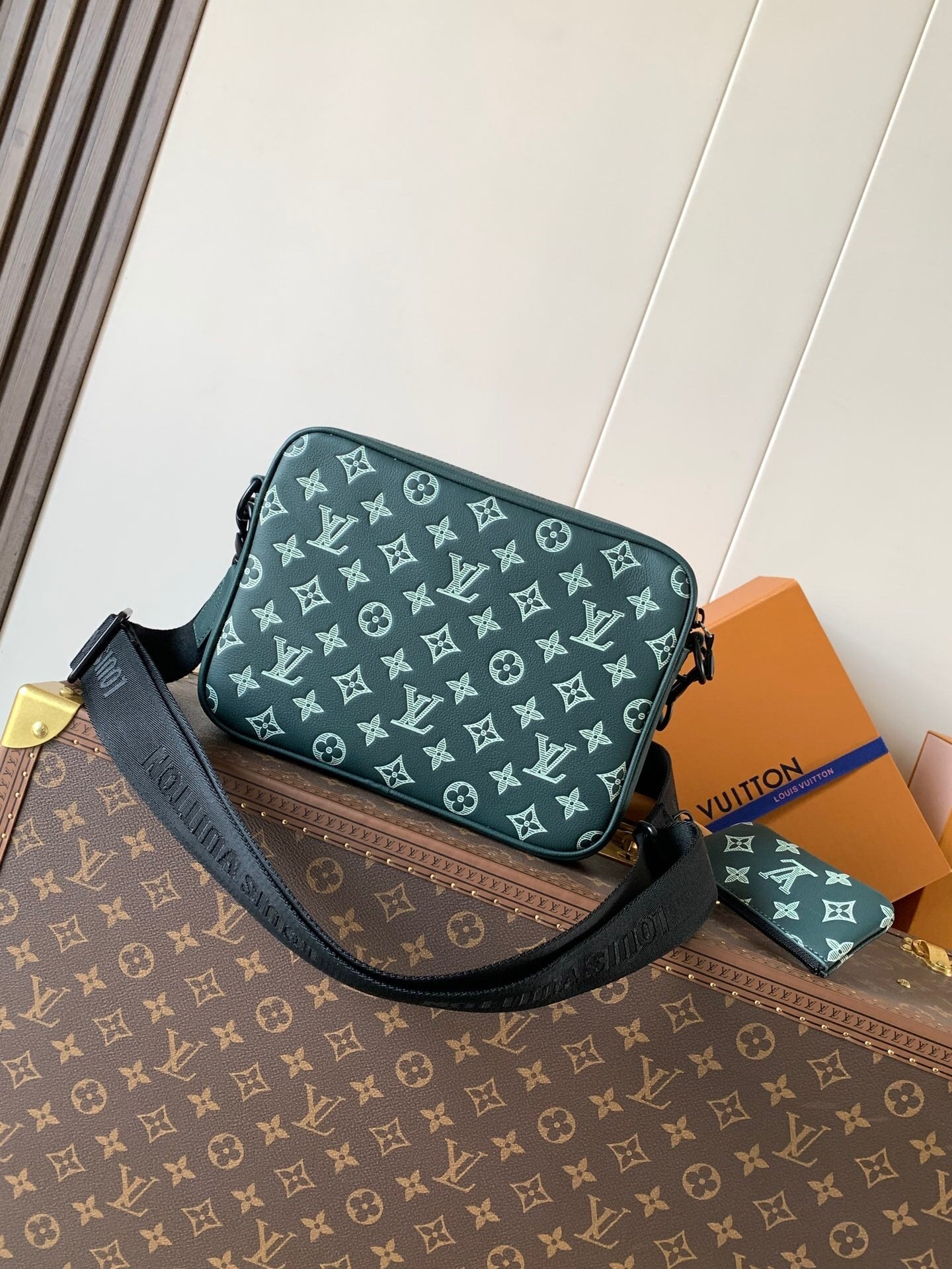 Louis Vuitton Trio Messenger