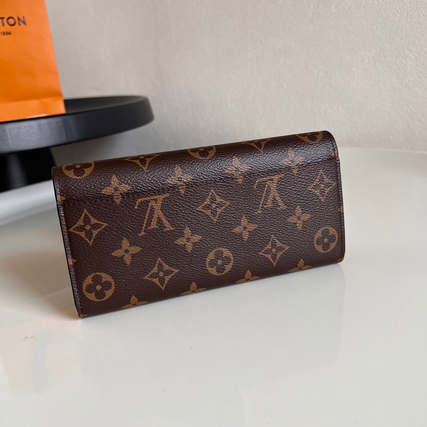 Louis Vuitton Sarah Wallet "Monogram"