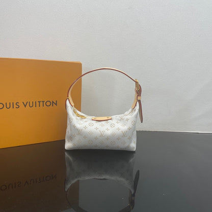 Louis Vuitton Hills Pochette