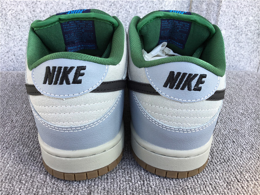 Nike SB Dunk Low "Maple Leaf"