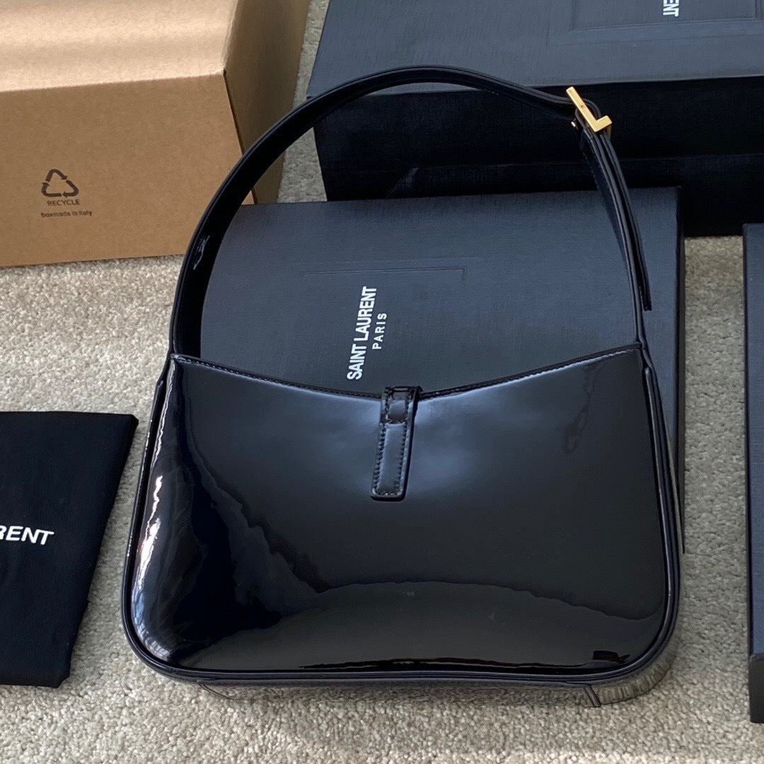 Saint Laurent le 5 à 7 Bag in Patent Leather