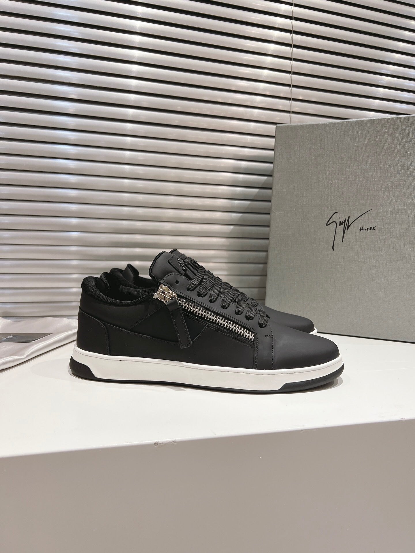 Giuseppe Zanotti GZ94 "Black"